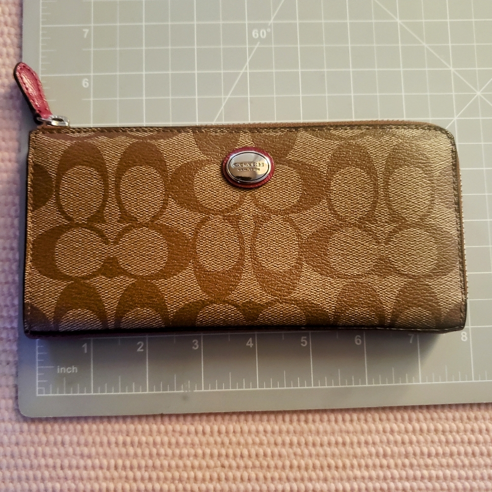SOLD - Coach Large Peyton Signature Slim Accordion Zip Zippy Wallet - Picture 2 of 14